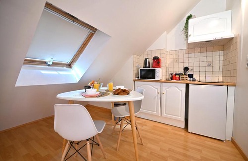 Sens Apartment | Discover Le Cosy du tambour d'argent: 4-Star Comfort Awaits