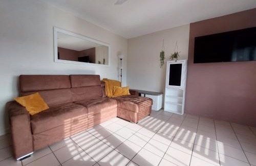 Brive-la-Gaillarde Apartment | Oceanfront Getaway at DL LES 4 SAISONS - Guest Rated 9/10