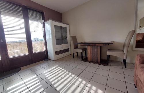 Brive-la-Gaillarde Apartment | Oceanfront Getaway at DL LES 4 SAISONS - Guest Rated 9/10