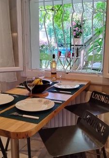 Route d'Arles Apartment | Discover Le Cosy: Family-Friendly Stay Near Train Station
