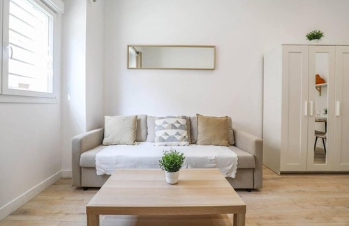Menpenti Apartment | Cozy Retreat at Le Cosy - Guest Rated 8.9/10