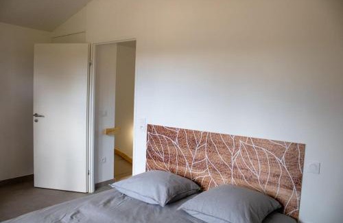 Moliets-et-Maa Villa | Relax at Le Cottage Des Glycines with Heated Pool Access