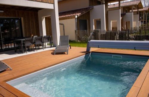 Moliets-et-Maa Villa | Relax at Le Cottage Des Glycines with Heated Pool Access