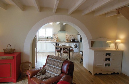 Becheresse House | Family-Friendly Retreat at Le Cottage Ensoleillé with Pool