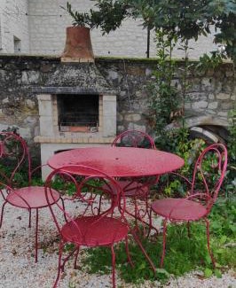 L'Ile-Bouchard House | Cozy Le Cottage et la Tiny des Cartes - Pet-Friendly Retreat