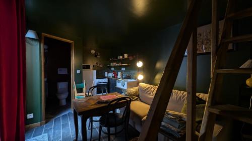 L'Ile-Bouchard House | Cozy Le Cottage et la Tiny des Cartes - Pet-Friendly Retreat