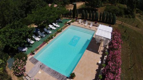 Ailhon House | Discover Le Cottage: Oceanfront Retreat with Pool Access