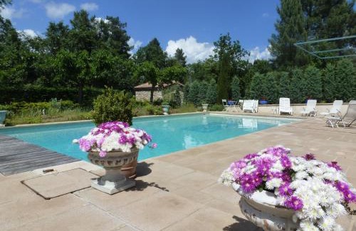 Ailhon House | Discover Le Cottage: Oceanfront Retreat with Pool Access