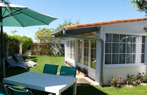 Saint-Palais-sur-Mer House | Le Cottage: Pet-Friendly Retreat Near the Beach