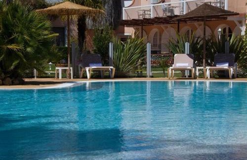 Argeles-sur-Mer Hotel | Relax at Hôtel Le Cottage: 4-Star Oceanfront Escape