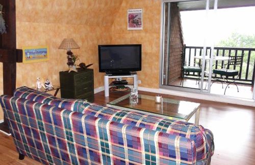 Benerville-sur-Mer Apartment | Oceanfront Escape at Le Cottage Vue Mer - Rated 9.3/10