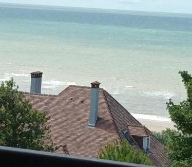 Benerville-sur-Mer Apartment | Oceanfront Escape at Le Cottage Vue Mer - Rated 9.3/10