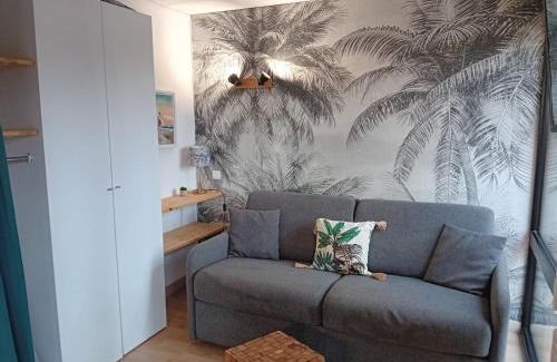 Leon Apartment | Relax at Le Cottage Vue Lac with Pools and Scenic Views