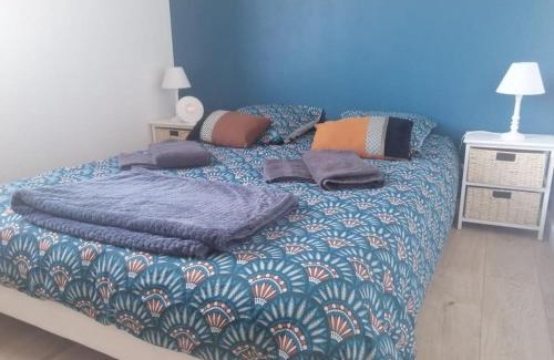 Hauteville-sur-Mer Apartment | Cozy Le Courlis: Steps from the Beach with Ocean Views
