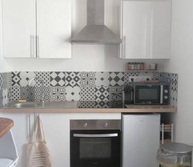 Hauteville-sur-Mer Apartment | Cozy Le Courlis: Steps from the Beach with Ocean Views