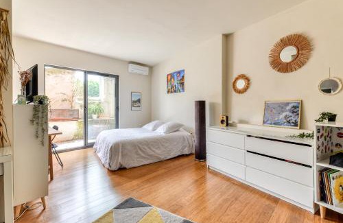 Centre Historique Apartment | Elegant Penthouse at Le Couvent des Ursulines with Pool