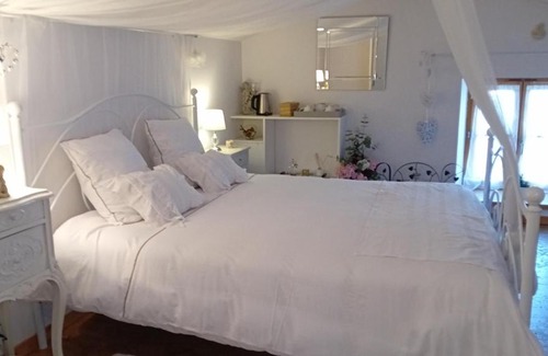 Veyre-Monton House | Unwind at Le Couvent: Oceanfront Spa Retreat with Breakfast