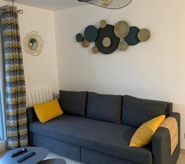 Toulouse North Apartment | Le Cozen: Family-Friendly Stay with Garden & Parking
