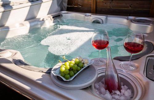 Moncton Villa | Discover Le Cozy Clover: 4-Star Retreat with Hot Tub