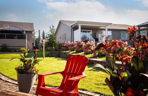 Moncton Villa | Discover Le Cozy Clover: 4-Star Retreat with Hot Tub