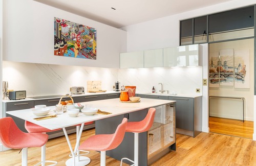 Graslin - Commerce Apartment | Experience Le Crébillon: 10/10 Rated Family-Friendly Retreat