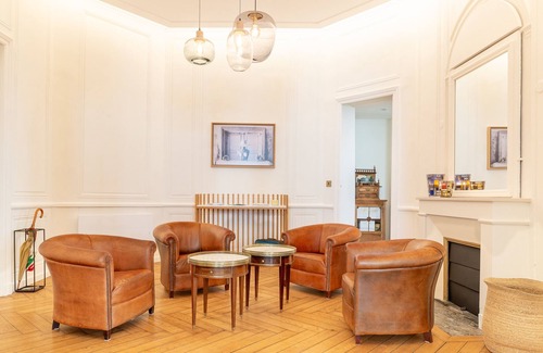 Graslin - Commerce Apartment | Experience Le Crébillon: 10/10 Rated Family-Friendly Retreat
