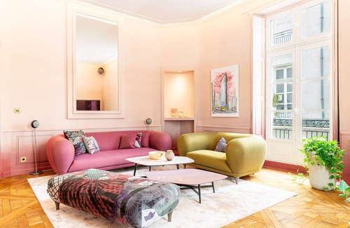Graslin - Commerce Apartment | Experience Le Crébillon: 10/10 Rated Family-Friendly Retreat