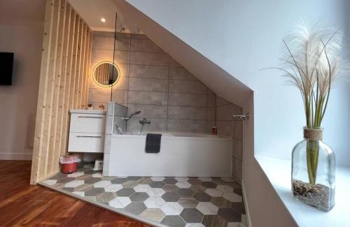 Grandcamp-Maisy House | Experience Family-Friendly Comfort at Le Crabe Vert Hotel