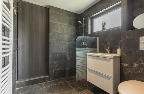 Ondes Apartment | Modern Studio at Le Crespys with Pool Near Toulouse