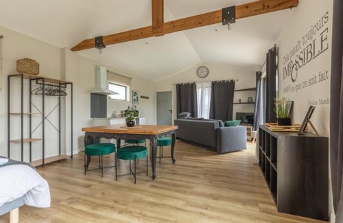 Ondes Apartment | Modern Studio at Le Crespys with Pool Near Toulouse