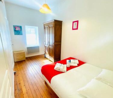 La Croix Rousse Apartment | Pet-Friendly Stay at Le Croix Rousse Jacquard Hotel