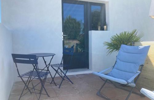 Marans House | Discover Le Cube: Top-Rated Stay with Family & Pet Amenities