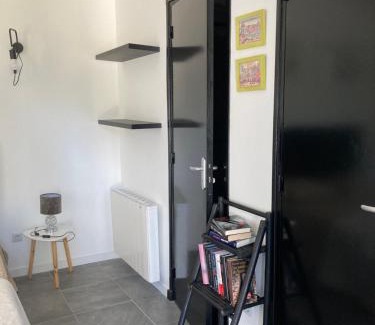 Marans House | Discover Le Cube: Top-Rated Stay with Family & Pet Amenities