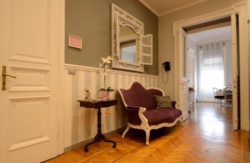 Trieste Old Town House | Discover Le Cupole di Trieste: Pet-Friendly & Accessible Stay