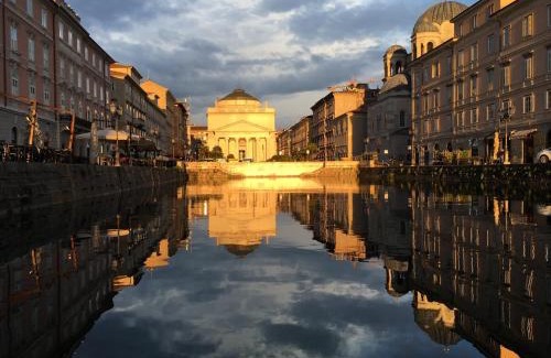 Trieste Old Town House | Discover Le Cupole di Trieste: Pet-Friendly & Accessible Stay