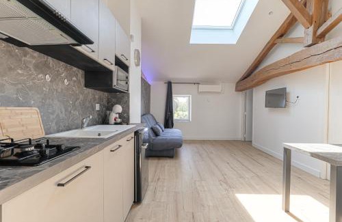 Loyettes Apartment | Discover Le Düsseldorf - Cozy Apartments with Dining Options