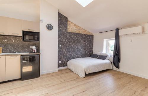 Loyettes Apartment | Discover Le Düsseldorf - Cozy Apartments with Dining Options