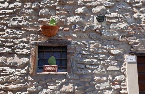 Sassetta Apartment | Discover Le Dame del Borgo: 9.5/10 and Pet Friendly