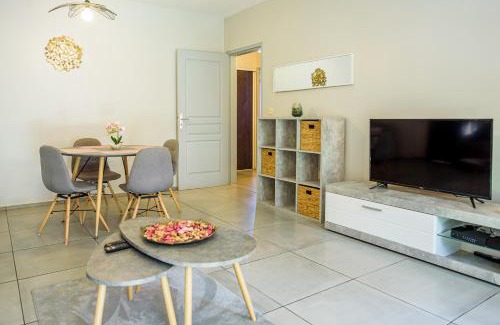 Saint-Paul Apartment | Cozy Le Dashan: Oceanfront Retreat Near Beach & Lake