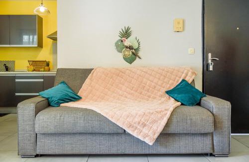 Saint-Paul Apartment | Cozy Le Dashan: Oceanfront Retreat Near Beach & Lake
