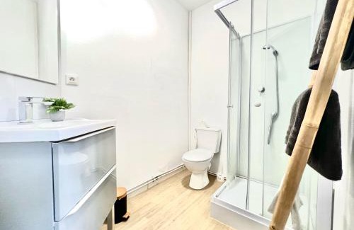 Poitiers Apartment | Convenient Le Descartes Hotel: Steps from the Train Station
