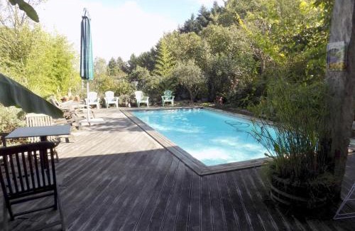 Leran Bed & Breakfast | Discover Le Dinanga: Oceanfront Stay with Pool Access