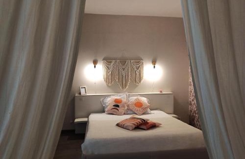 Leran Bed & Breakfast | Discover Le Dinanga: Oceanfront Stay with Pool Access