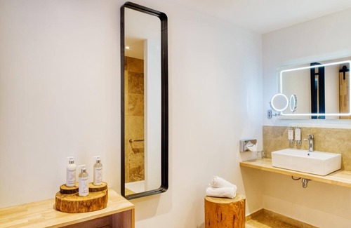 Auch Hotel | Discover Domaine de Baulieu: 4-Star Spa & Pool Escape