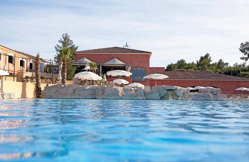 Chinon House | Discover Your Dream Vacation Home with Pool & Spa Access