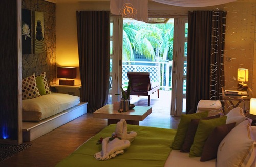 La Passe Resort | Experience Elegance at Le Domaine de L'Orangeraie Hotel