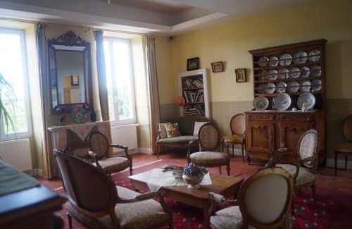 Dissangis Bed & Breakfast | Inviting Le Domaine de Rochefort with Pool & High Ratings