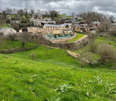 Saint-Laurent-d'Olt House | le domaine du bez gite de la grise piscine sauna hammam spa