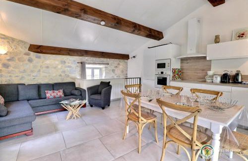 Saint-Maurice-d'Ibie House | Gite les Vignes - Pet Friendly Oceanfront Retreat