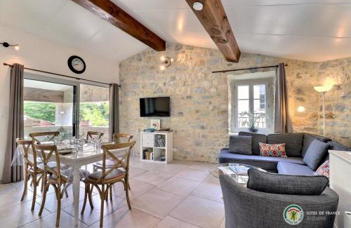 Saint-Maurice-d'Ibie House | Gite les Vignes - Pet Friendly Oceanfront Retreat